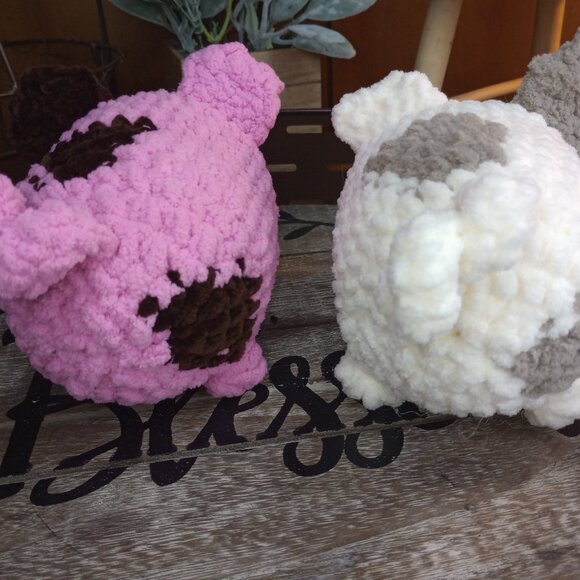 Muddy Chubby Pig! Bubblegum Pink!  Crochet Loaf Pigs are here!  Handmade by ME! - Picture 5 of 6
